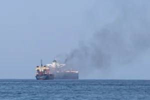 Irak karasularında Panama bayraklı akaryakıt gemisine saldırı
