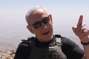 Netanyahu: Suriye'deki Hermon Dağı'ndan Akdeniz'e kadar olan bölgeyi kontrol ediyoruz