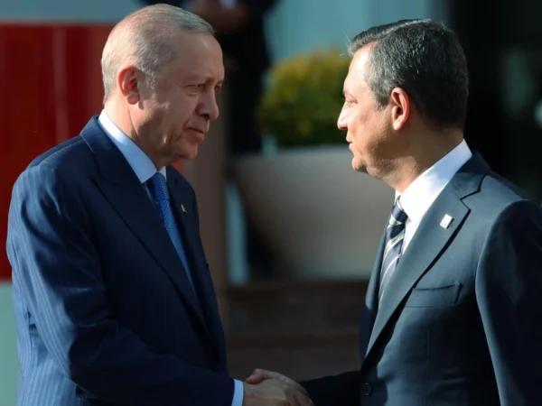 Erdoğan, Özgür Özel aleyhine açtığı 800 bin TL’lik tazminat davalarını kazandı