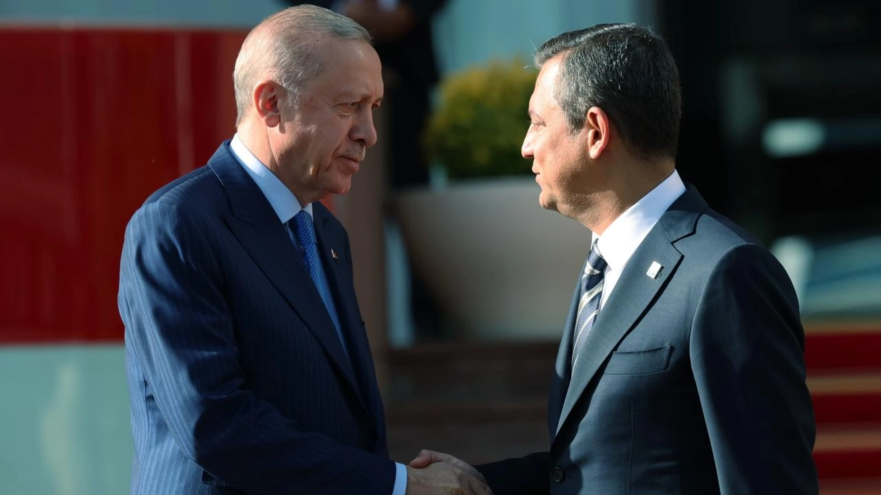 Erdoğan, Özgür Özel aleyhine açtığı 800 bin TL’lik tazminat davalarını kazandı