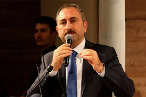 Diyarbakır’daki Kürtçe tabela tartışmasına ilişkin AK Parti’li Gül’den açıklama