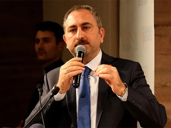 Diyarbakır’daki Kürtçe tabela tartışmasına ilişkin AK Parti’li Gül’den açıklama