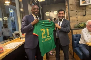 Londra'da İngiliz siyasetçilere Amedspor forması hediye edildi