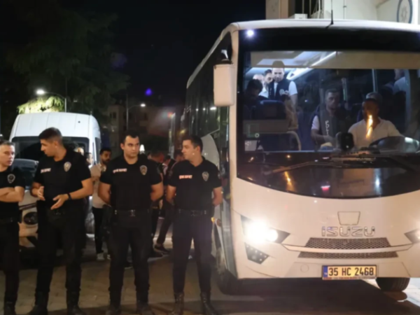 Seferihisar Belediyesi operasyonunda gözaltına 47 şüpheli adliyeye sevk edildi