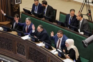 Suriye Meclisi’nde tartışmalı eğitim önerileri: Öğrencilere dayak ve kadın öğretmenler gündemde