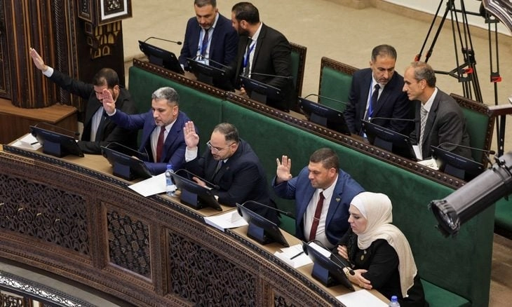 Suriye Meclisi’nde tartışmalı eğitim önerileri: Öğrencilere dayak ve kadın öğretmenler gündemde