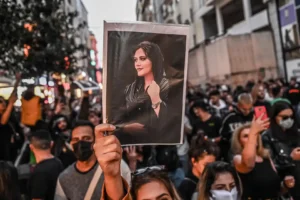 Rojhilat’ta Jina Emini’nin ölüm yıldönümünde genel grev