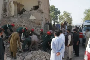 Pakistan’da cuma namazı esnasında camiye saldırı: 17 kişi hayatını kaybetti