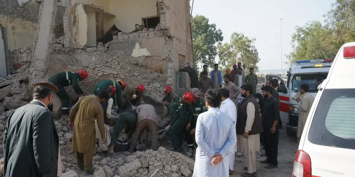Pakistan’da cuma namazı esnasında camiye saldırı: 17 kişi hayatını kaybetti