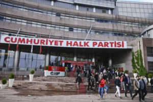 CHP'de disiplin kararı: Mezitli Belediye Başkanı ihraç edildi