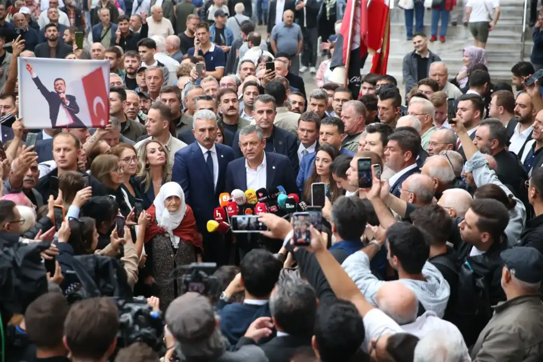YENİ Parti'nin ismi değişecek mi? Özgür Özel yanıtladı