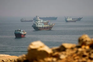 Hürmüz Boğazı'nda iki ticari gemi hedef alındı