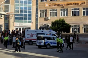 MANİSA’DA OKULA SALDIRI – 15 yaşındaki saldırganın anne, baba ve dedesi gözaltına alındı