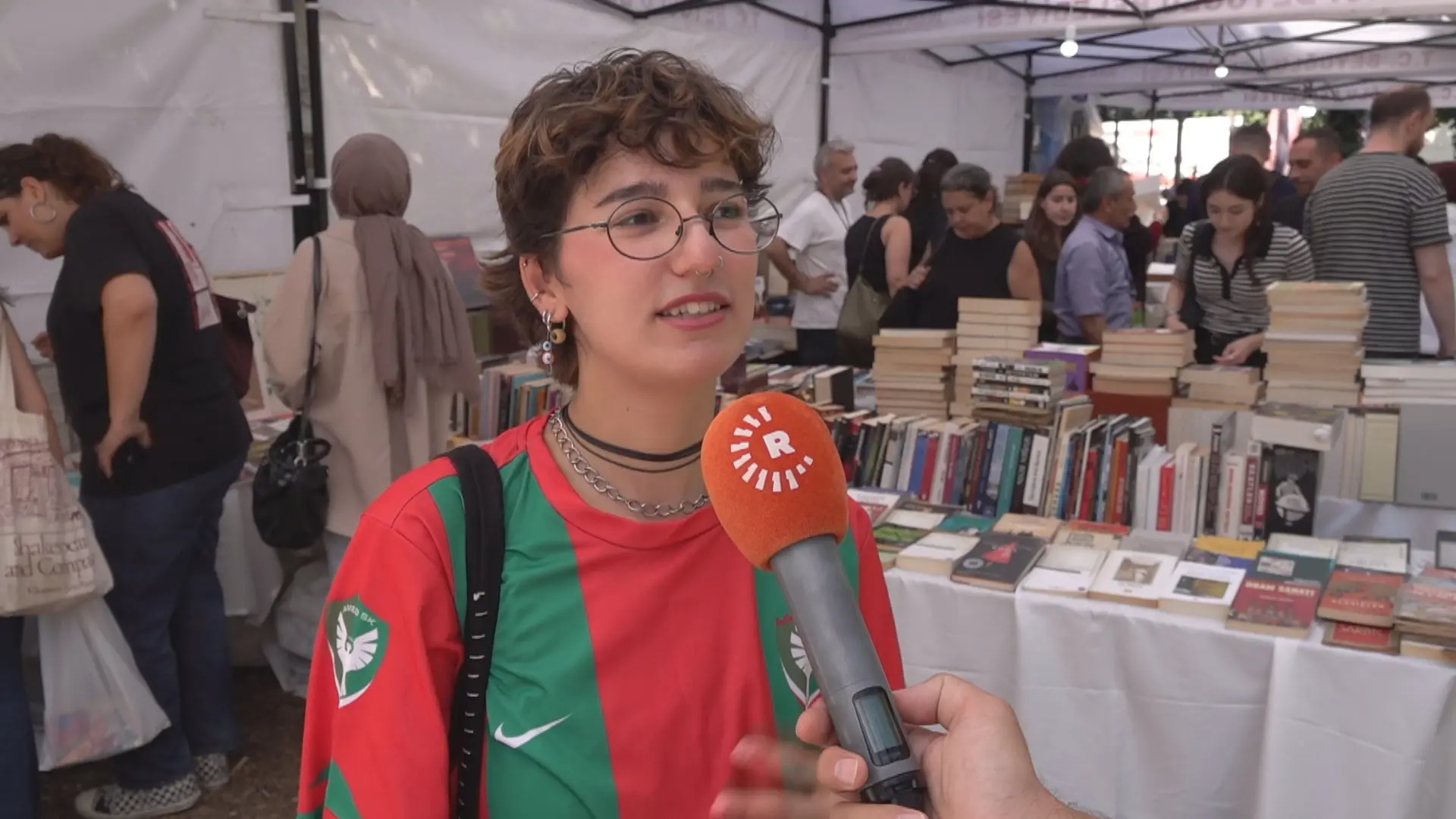 İstanbul'da 15. Beyoğlu Sahaf Festivali başladı: Kitap kurtları ve nostalji meraklıları bir arada