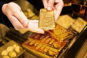 Altın fiyatları geriledi: Gözler faiz ve jeopolitik gelişmelerde