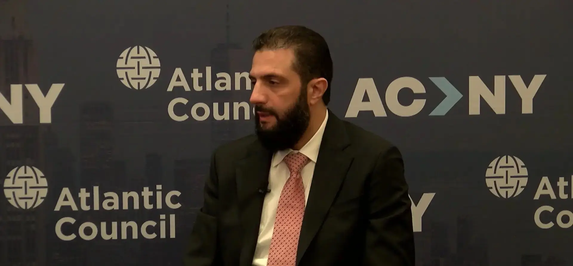 Şara: Yabancı güçlerin Suriye’deki varlığı için yasal çerçeve oluşturulacak