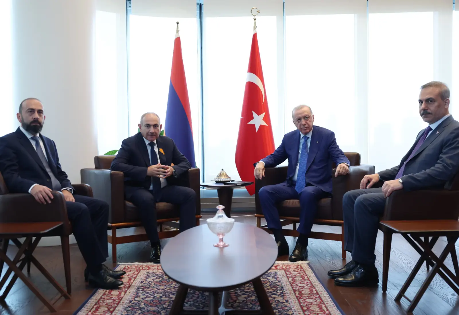 Erdoğan, Ermenistan Başbakanı Paşinyan'ı kabul etti
