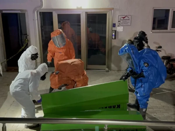 Karaman'da karı koca evlerinde ölü bulundu, evden ‘siyanür var girmeyin’ yazılı not çıktı