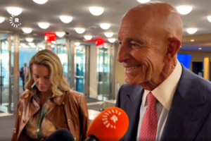 Tom Barrack Rûdaw'a konuştu: ABD çekilse de Kürtleri yalnız bırakmayacağız