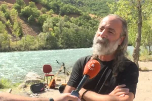 Dersim'de Kırmancki türküler söyleyen sanatçıya müzik yasağı!