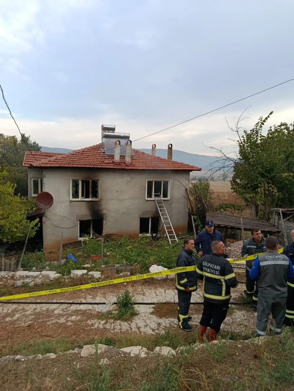 Evde yangın çıktı: Baba ve kızı yanarak öldü
