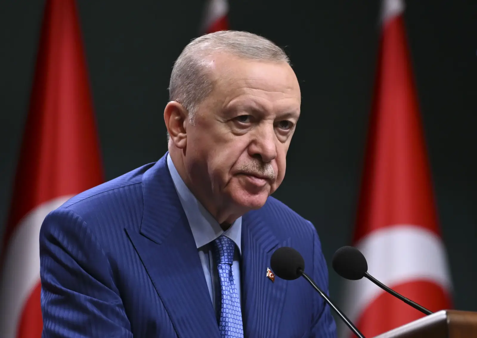 Erdoğan ‘fon’la ilgili ‘bizi kimseyle karıştırmayın’ dedi, Özgür Özel cevap verdi