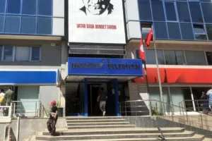 Menderes Belediyesi soruşturmasında yeni gelişme: Avukat Elifnur Gürcü gözaltına alındı
