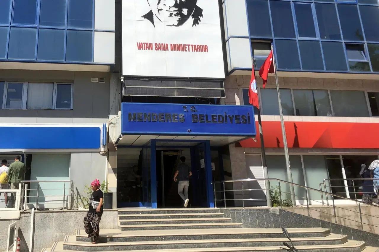 Menderes Belediyesi soruşturmasında yeni gelişme: Avukat Elifnur Gürcü gözaltına alındı