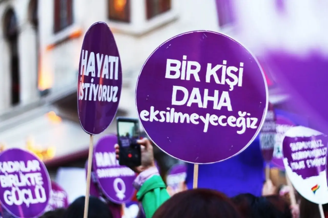 Boşanmak istediği erkek tarafından vuruldu: İki bacağı da ampute edildi