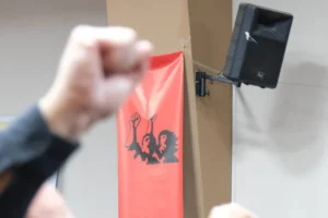 Yazılama yapan Emek Gençliği üyesi üç gencin davası ertelendi