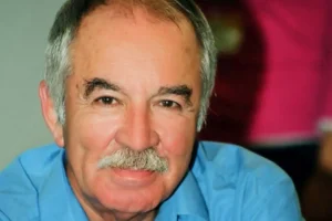 Erdal Öz Onur Ödülü Adnan Özyalçıner'e verildi