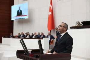 DEM Partili Celal Fırat, Alevi yurttaşların Koyunbaba Dergahı'na alınmamasını Meclis gündeminde taşıdı
