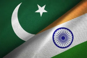 Hindistan ve Pakistan’ın savaş gemileri çarpıştı