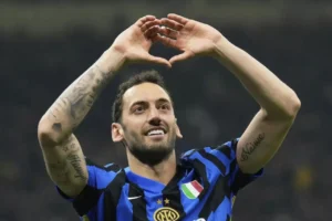 Inter'den Hakan Çalhanoğlu için Galatasaray ve Fenerbahçe'ye kötü haber
