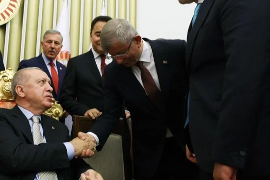 Ahmet Davutoğlu, Erdoğan'ı oğlunun nikahına davet etti