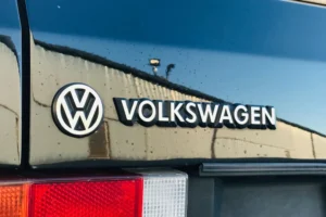 Volkswagen'de işçi kıyımı: Denetleme Kurulu 50 bin kişiyi daha işten çıkarma planını onayladı