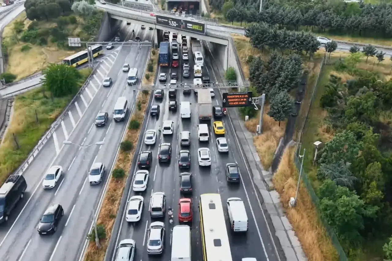 İstanbul Anadolu Yakası'nda trafik yoğunluğu yüzde 83'e çıktı
