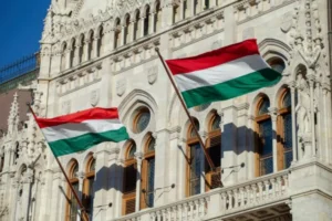 Macaristan 10 Rus diplomatını sınır dışı ediyor