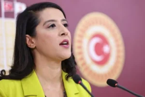 EMEP Milletvekili Sevda Karaca karma eğitimin hedef alınmasını Meclis’e taşıdı: ‘Bakanlığın önceliği gerici odaklar mı?’