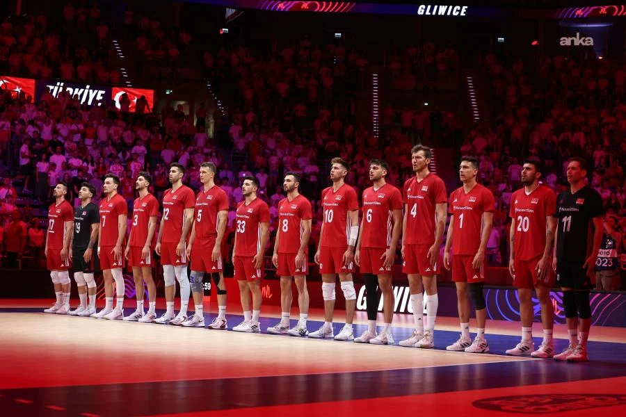 A Milli Erkek Voleybol Takımı İsviçre'yi set vermeden geçti