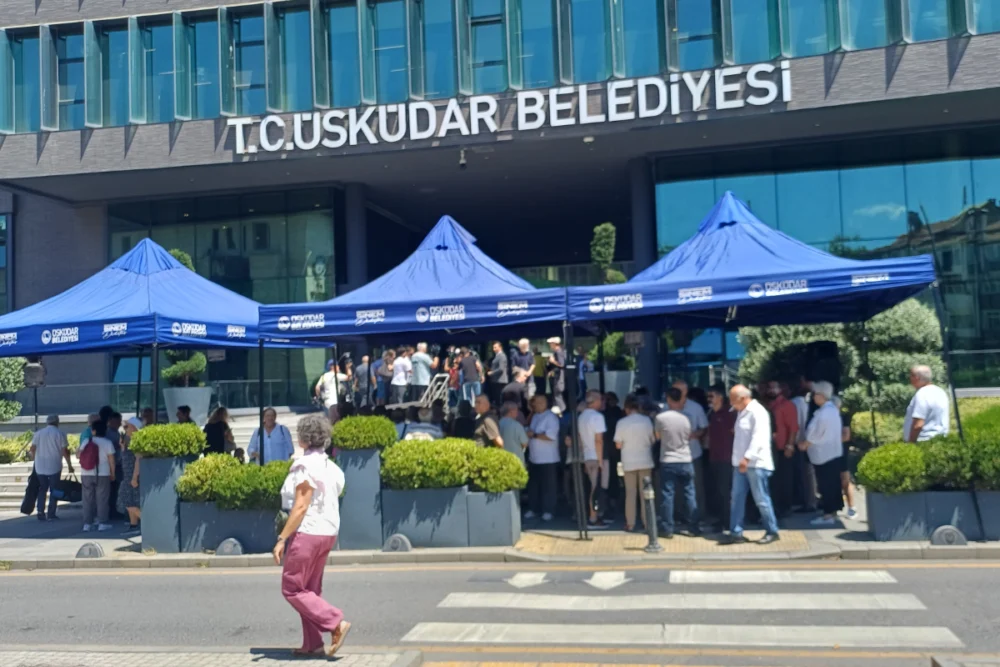 Üsküdar Belediye Meclisi'nde 4 CHP'li üye AKP'ye geçti