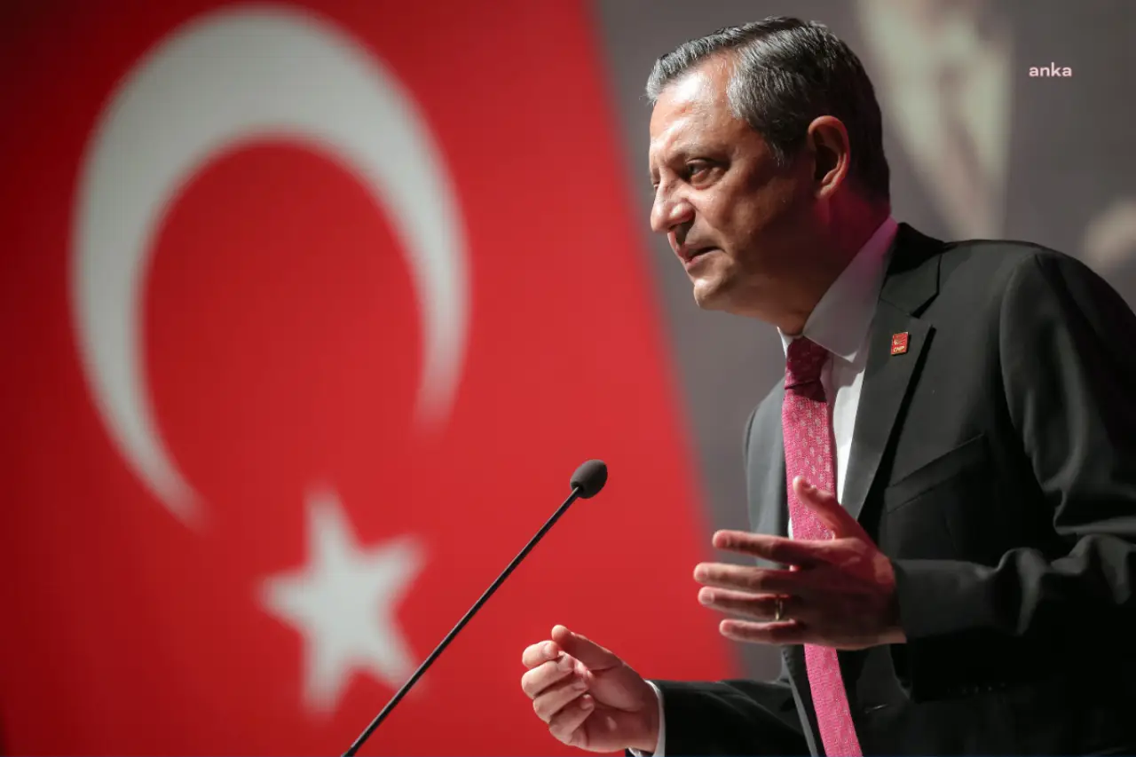 Özgür Özel: Telefon katlanıyor ama millet bu vergi soygununa katlanamıyor