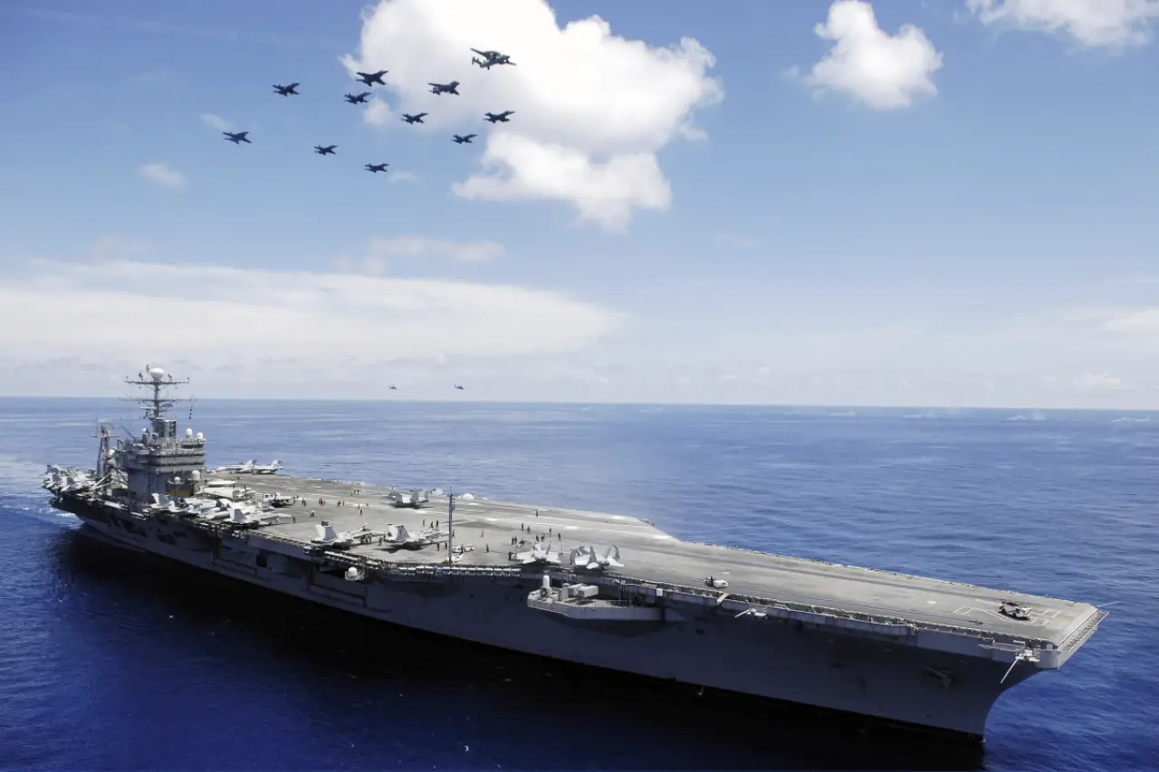 USS Abraham Lincoln uçak gemisindeki 8 denizcinin intihar girişiminde bulunduğu iddia edildi