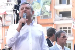 Özel'den AKP'ye geçen dört belediye başkanına tepki: Kul hakkı yediler