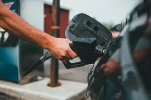 Özel'den 100 TL'lik motorin fiyatına tepki: Akaryakıttaki vergileri kaldırın