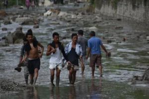 Nepal'deki sel felaketinde hayatını kaybedenlerin sayısı 939'a yükseldi; 3 bin 925 kişi kayıp