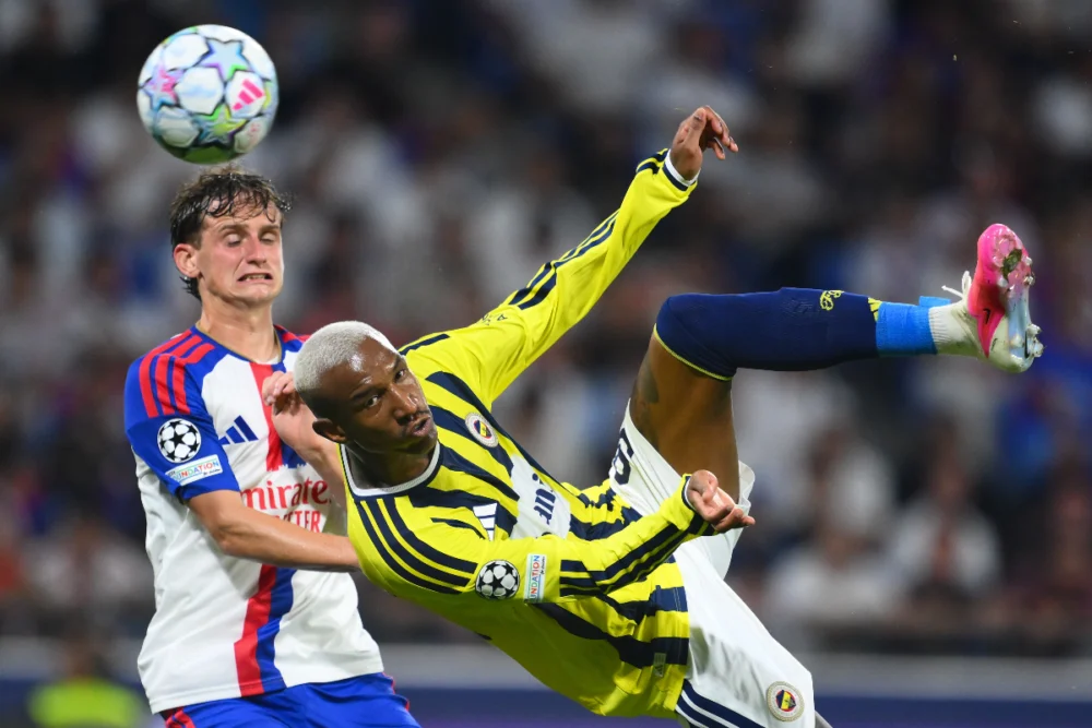 Talisca Fenerbahçe'ye veda etti, İstanbul'dan ayrıldı