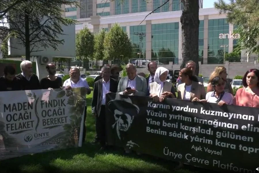 Ünyelilerden Bakanlık önünde bentonit ocağı protestosu: "Biz, yaşam alanlarımızın korunmasını istiyoruz"