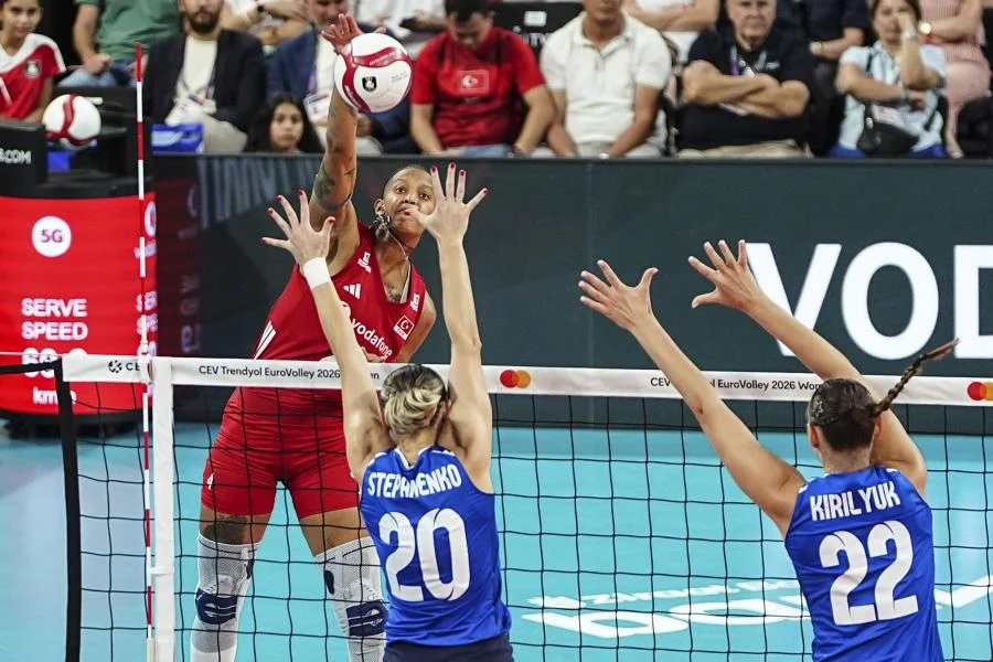 Kadınlar Avrupa Voleybol Şampiyonası: Azerbaycan'ı 3-0 yenen Türkiye çeyrek finalde
