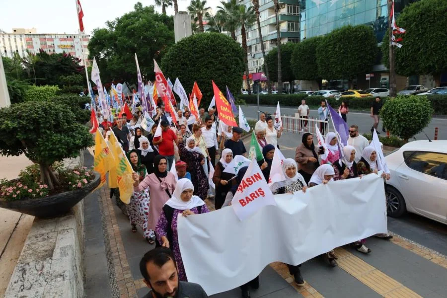 Adana'da 1 Eylül yürüyüşü: “Barış ertelenemez bir insan hakkıdır”